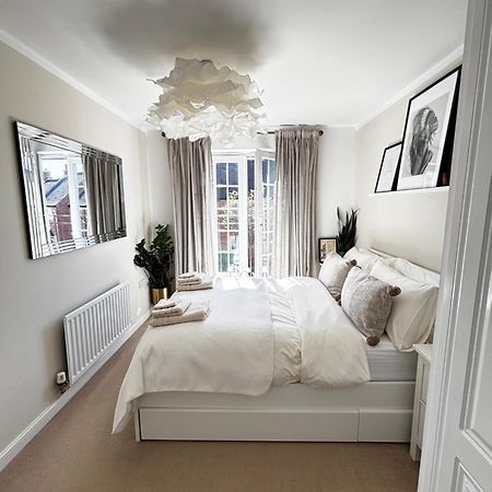 Delux Room With Private Parking, Sleeps 2, Perfect For Cotswold Getaway, Easy A419 Access Blunsdon Экстерьер фото