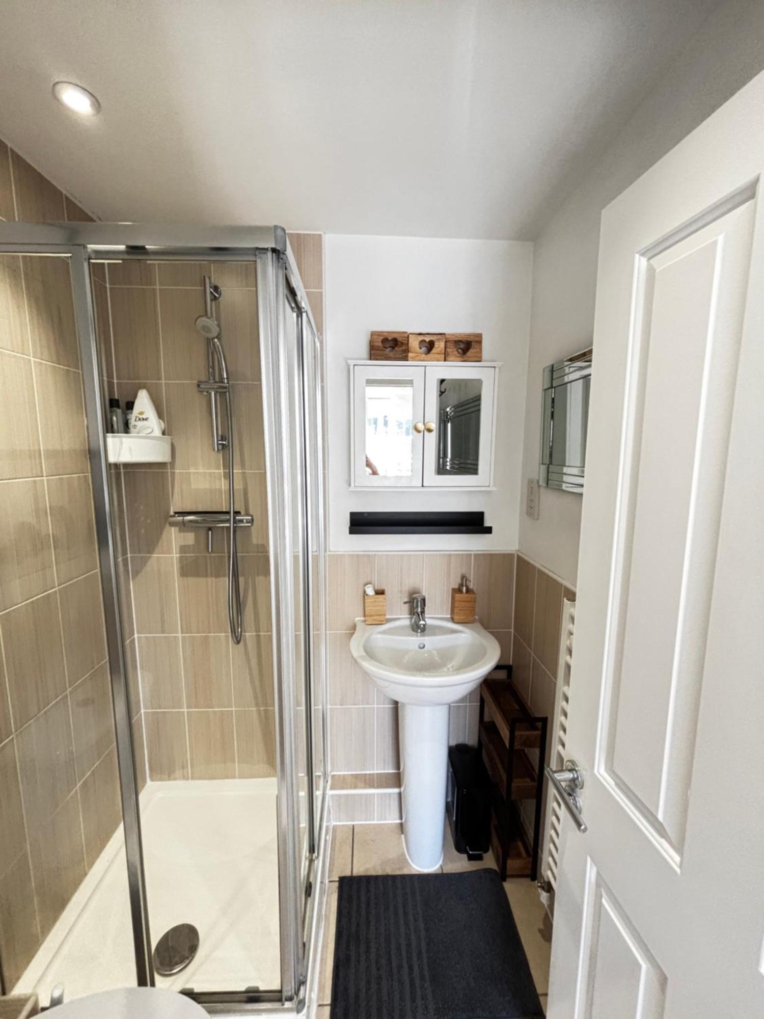 Delux Room With Private Parking, Sleeps 2, Perfect For Cotswold Getaway, Easy A419 Access Blunsdon Экстерьер фото