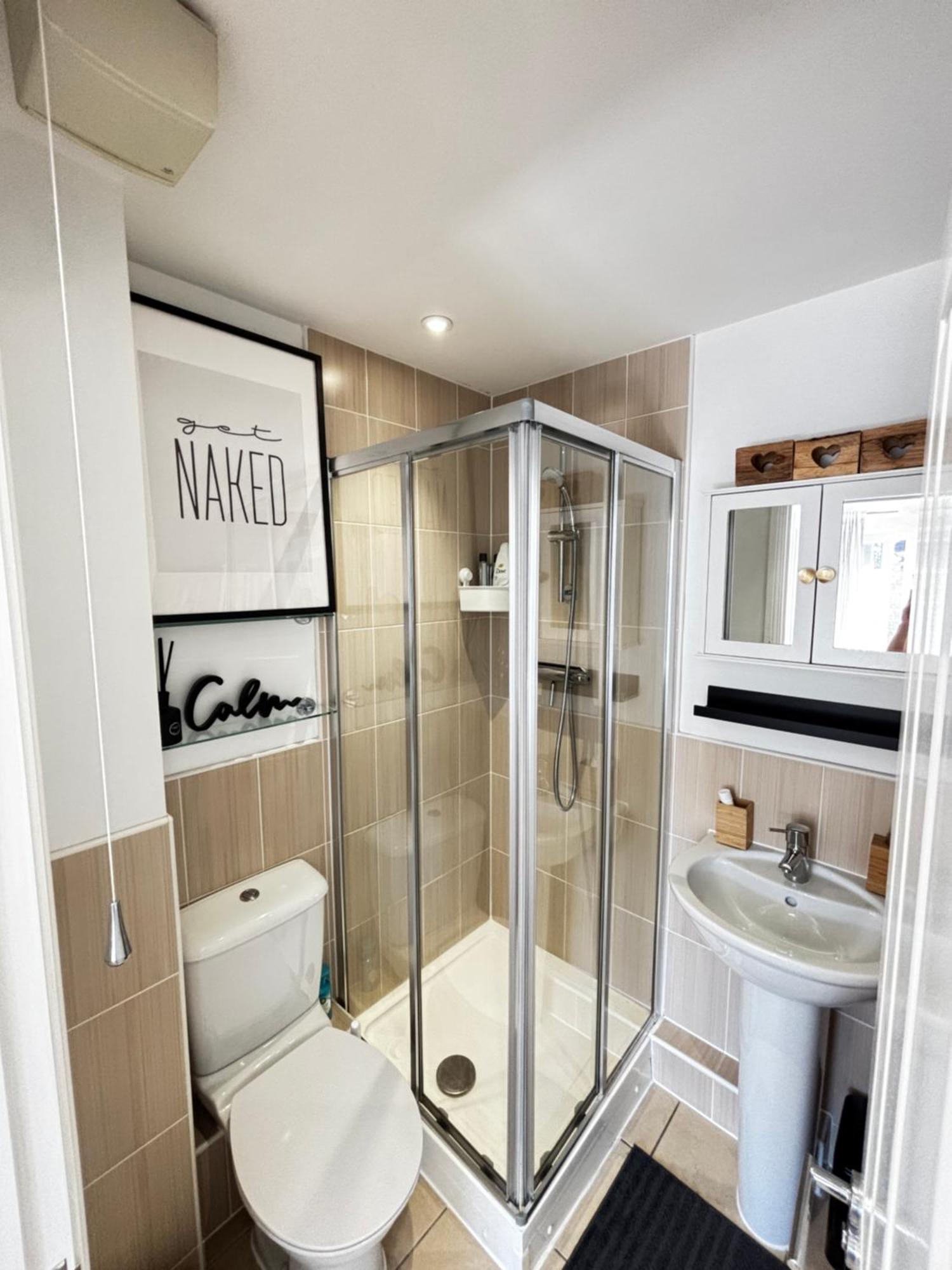 Delux Room With Private Parking, Sleeps 2, Perfect For Cotswold Getaway, Easy A419 Access Blunsdon Экстерьер фото