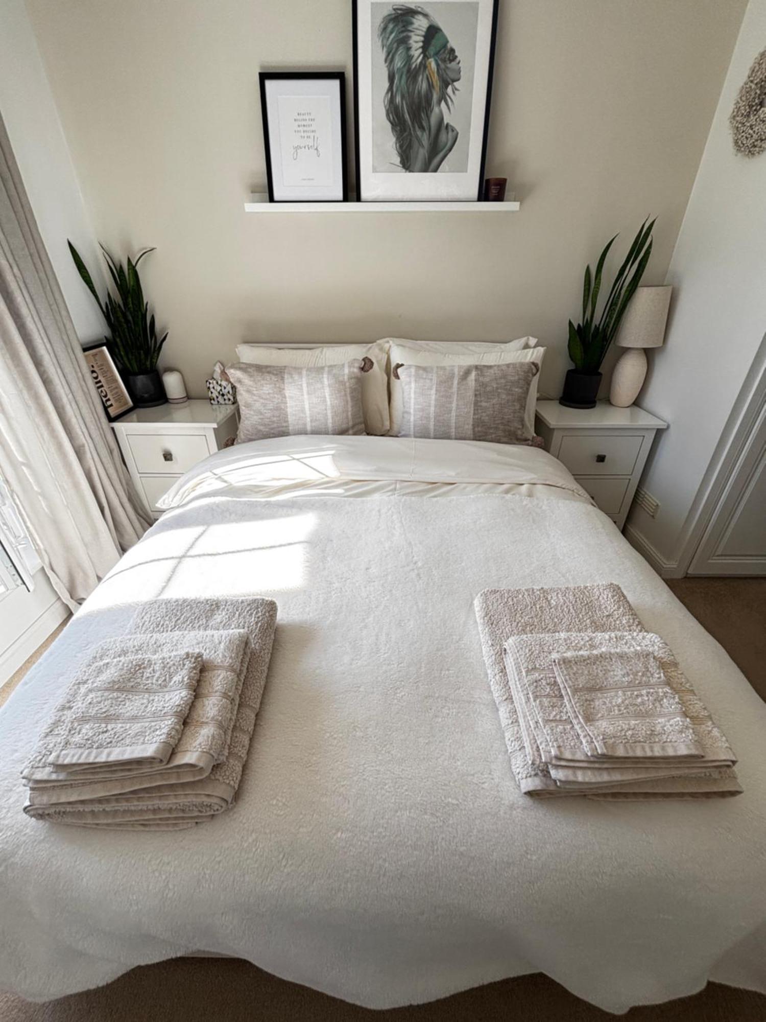 Delux Room With Private Parking, Sleeps 2, Perfect For Cotswold Getaway, Easy A419 Access Blunsdon Экстерьер фото