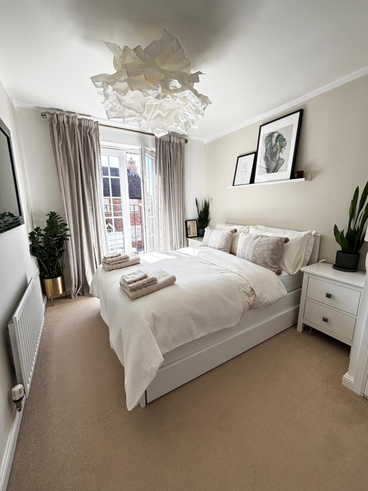 Delux Room With Private Parking, Sleeps 2, Perfect For Cotswold Getaway, Easy A419 Access Blunsdon Экстерьер фото