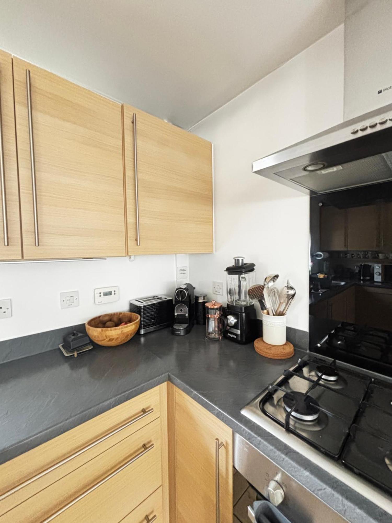 Delux Room With Private Parking, Sleeps 2, Perfect For Cotswold Getaway, Easy A419 Access Blunsdon Экстерьер фото